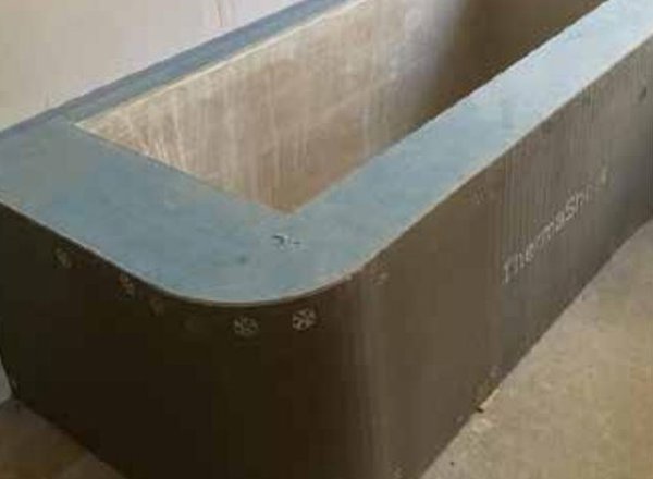 curved bath